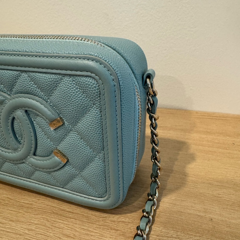 Chanel small teal filigree vanity crossbody bag - Picture 3 of 11